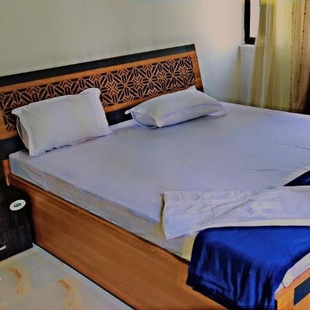 Glamour Palace Hotel Gaya Exterior photo