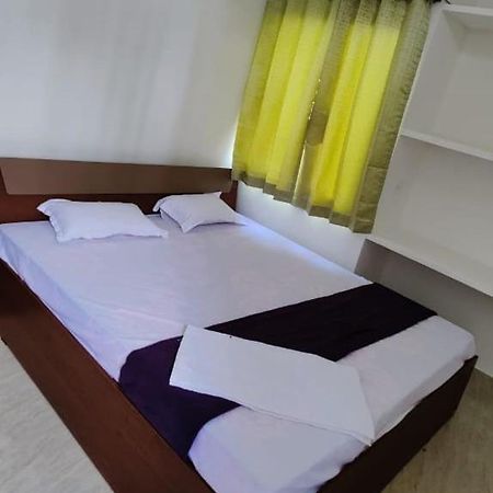 Glamour Palace Hotel Gaya Exterior photo